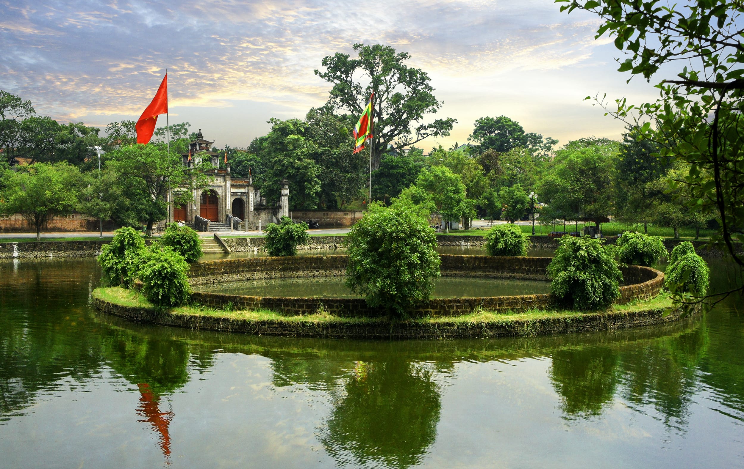 Hanoi Beyond the Horns, Village Tours and Timeless Travel Near the Capita