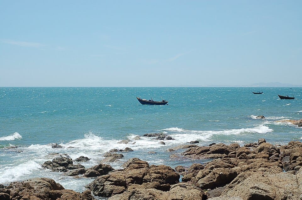 Mui Ne Travel Experience – Fishing Boats, Sand Dunes, and Quiet Coastal Life